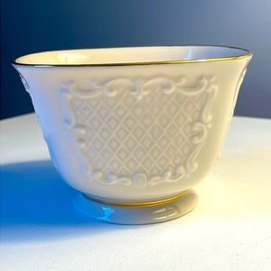 Lenox Canterbury Collection Square Treat Bowl 24k Trim Mother’s Day Wedding Gift
